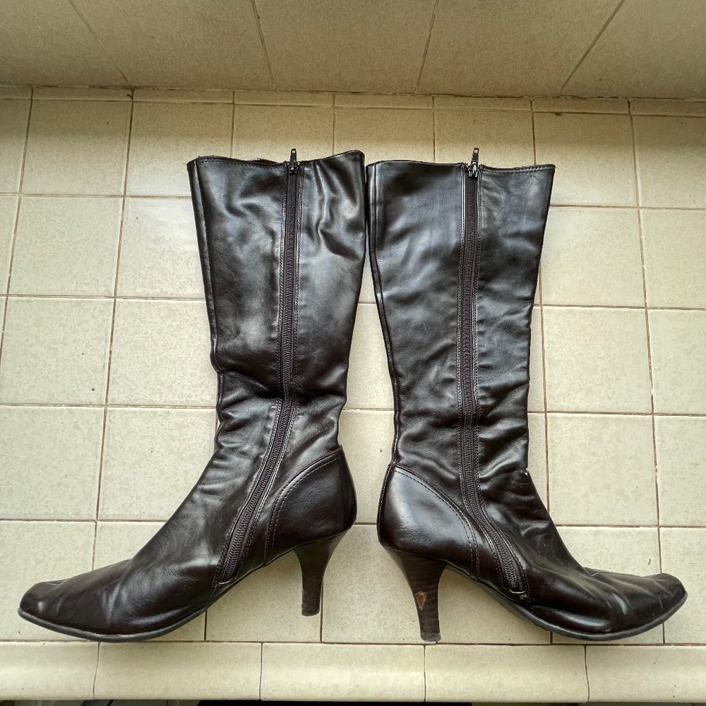 Liz Claiborne Dark brown boots size 9
